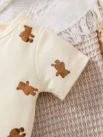 ⁦Newborn Baby Boy Bear Print Jumpsuit & Bib⁩ - الصورة ⁦4⁩